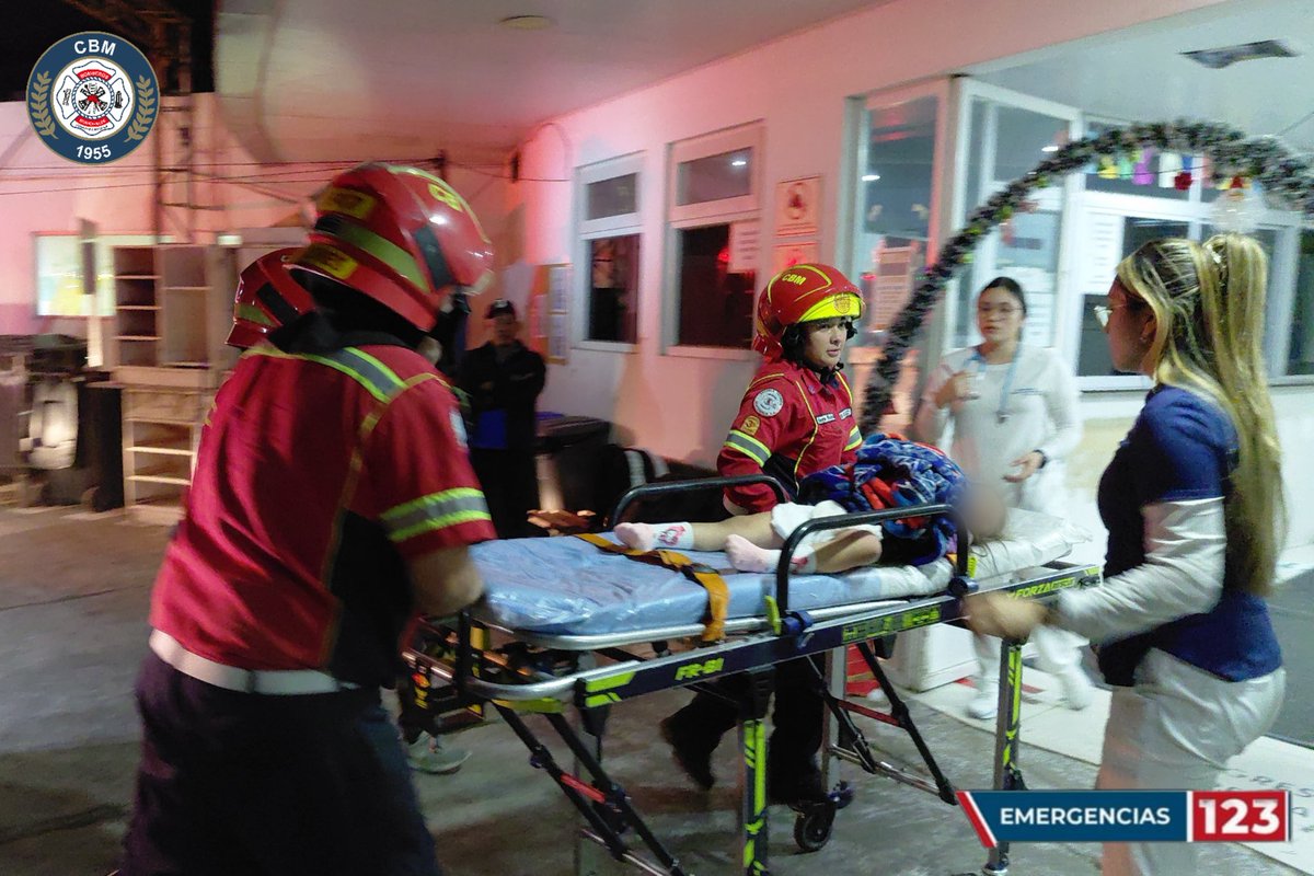 #LoUltimo

Un niño de 4 años sufre quemaduras en ambas piernas por líquidos calientes en la 5 Calle y 17 av San Ignacio Zona 7 de Mixco.