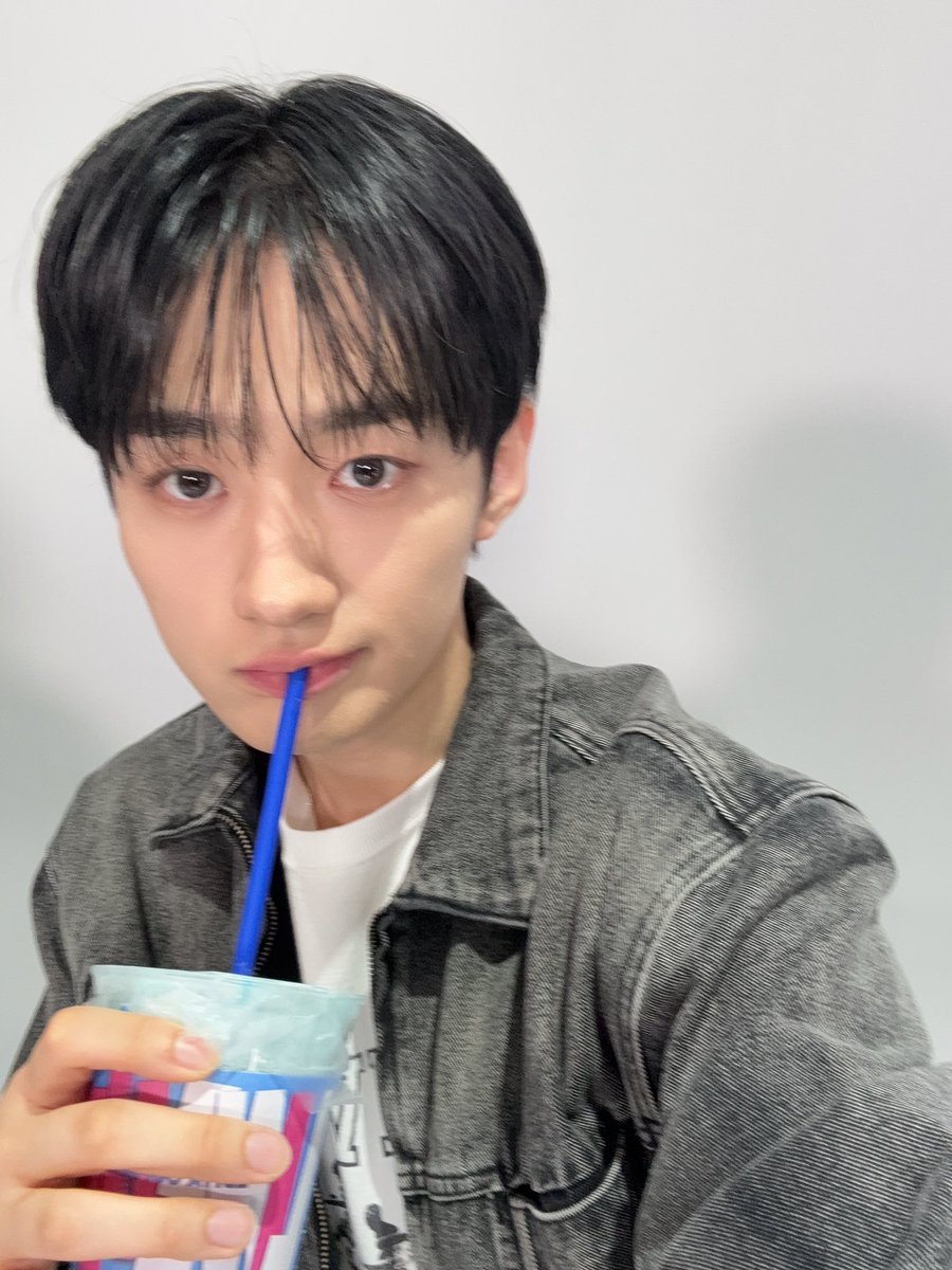 VERIVERY tweet media