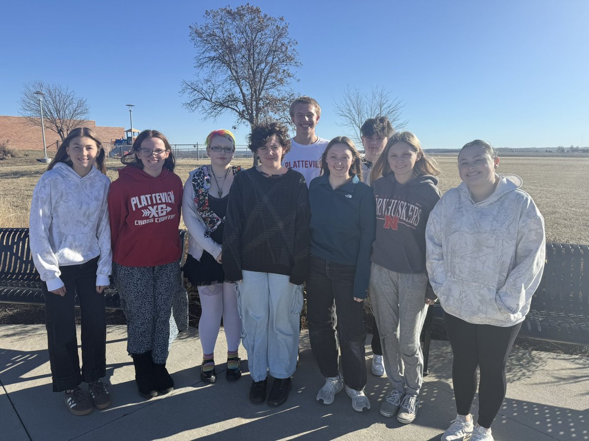 ¡Dale una vuelta a la manzana! #FelizAnoNuevo2026 Future Travelers for sure! <a href="/Platteview_HS/">Platteview Trojans</a>