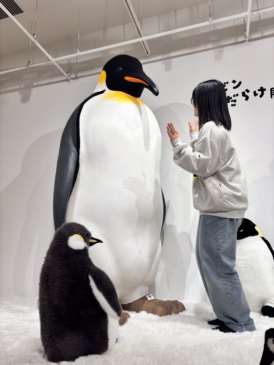 ペンギンだらけ展オープンです！ 会場で大きな存在感を放っている