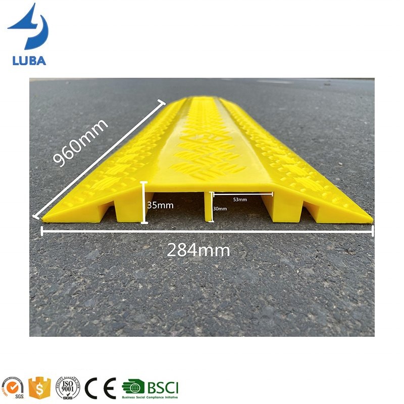 LUBATRAFFIC2025's tweet image. 🔌 LUBA 2-channel PVC cable protector keeps cables safe under traffic. Lightweight, interlocking design with clear warnings—ideal for roads, parking &amp;amp; worksites.
📧 lucasyang@cnluba.com🌐 lnkd.in/gdMU39YB
#zhejiangluba #luba #cableprotector #cablemanagement