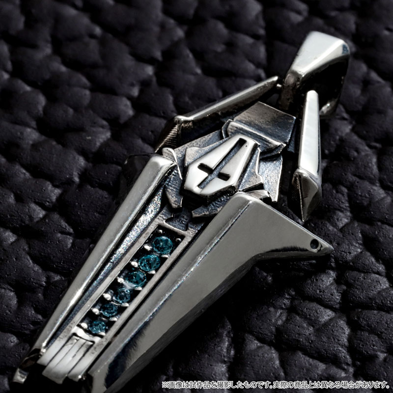 Nin_Nin_Game's tweet photo. A promise forged in silver 📿✨
Inspired by Cinderella’s iconic Glass Slipper from Goddess of Victory NIKKE, this pendant top transforms her weapon into an elegant keepsake.
Pre-order now 👉 https://t.co/K5x6eSBDxH
#GoddessofVictoryNikke #Nikke #Cinderella #SilverJewelry #Movic #NinNinGame