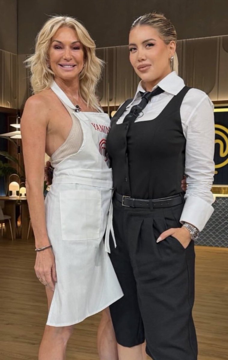 agus_rey's tweet photo. Hoy vienen las tías a comer a casa.
Las tías: 

#MasterchefCelebrity https://t.co/Ld9rZSl4sI