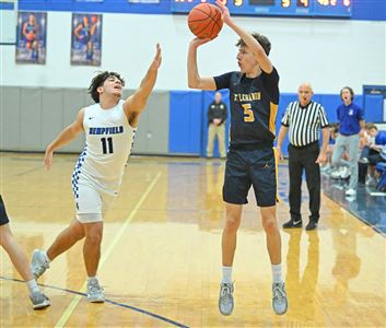 Woah, buddy ... Mt. Lebanon's Carter Gould knocked down 11 3-pointers tonight in an 83-36 win at Connellsville. That's just two shy of the WPIAL record. Gould finished with 37 points. 🏀🔥