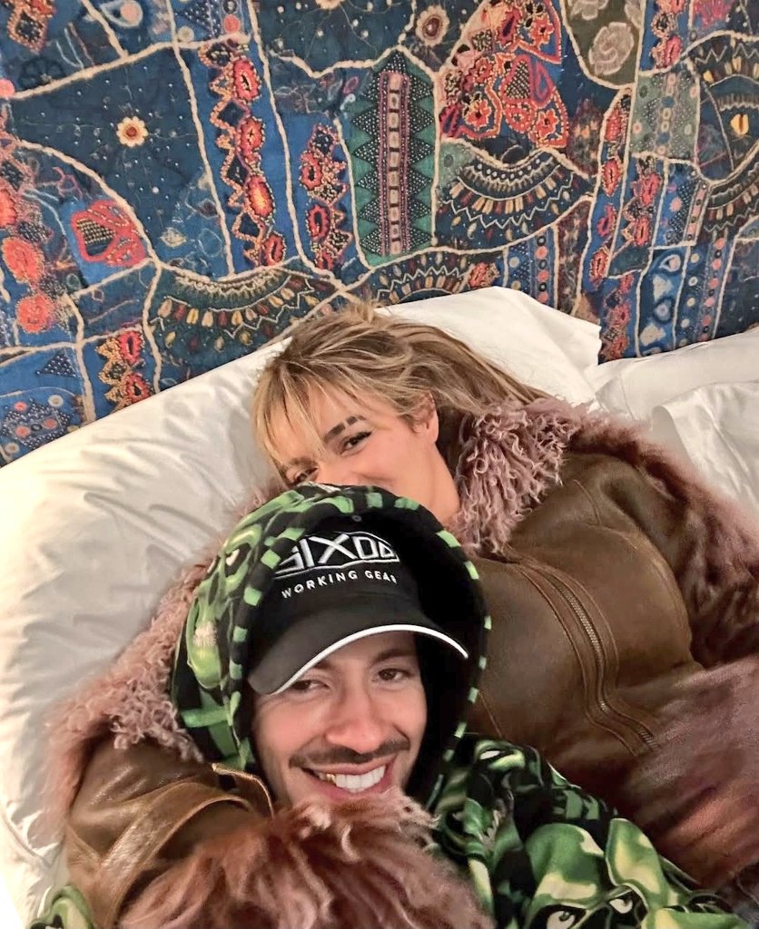 Si mañana no estoy. Quédate con toda' las noches. Que hablamos por el celu'. Qué hicimos el amor.