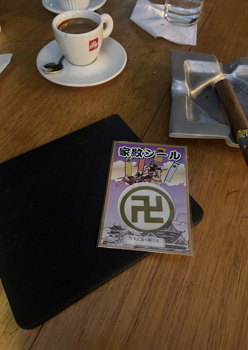 bronzeagemantis's tweet image. My kobo e reader ….TRANSFIGURED. This is a Japans symbol like the Ukrainian wheel of peace. It means different things to different people