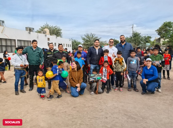 🎁👑 Entregan 500 juguetes en el Poblado Miguel Alemán por Día de Reyes. 

Nota completa aquí: meganoticias.mx/hermosillo/not… 

#MeganoticiasHermosillo Ⓜ️