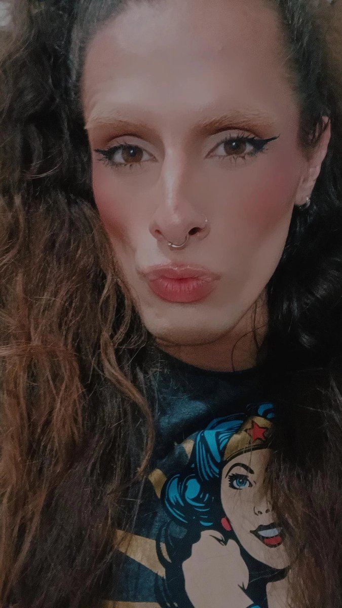 Pelo amor, o menino da me dando ideia e reagiu com "Hum" na minha foto belíssima, pelo amor 🙄🙄