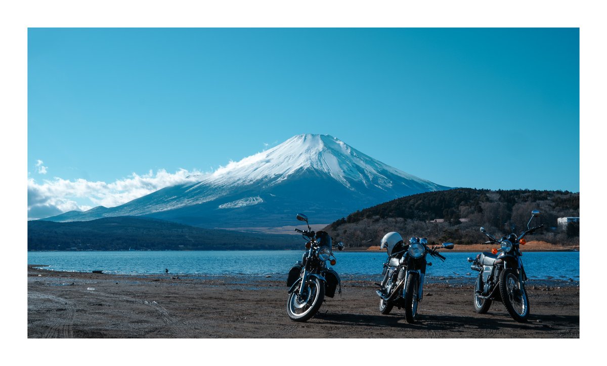 keeclip002's tweet photo. 今年初ツーリングで山中湖に行きました。天気良くて今まで一番綺麗な富士山を見た。どれだけ防寒しても指先は死ぬ。 https://t.co/d7fbgbtwl5