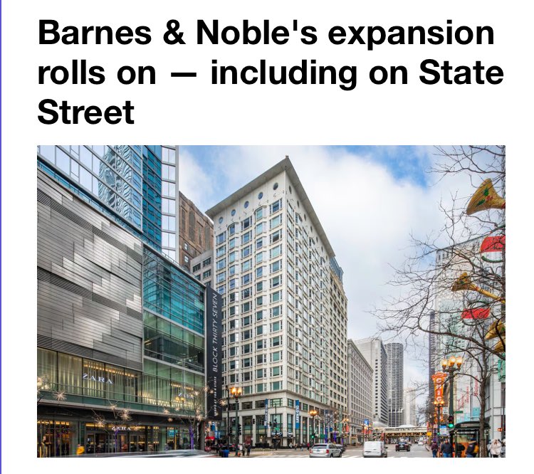 BankerWeimar's tweet image. Only business not being robbed out of business on state street in Chicago is the bookstore 😂