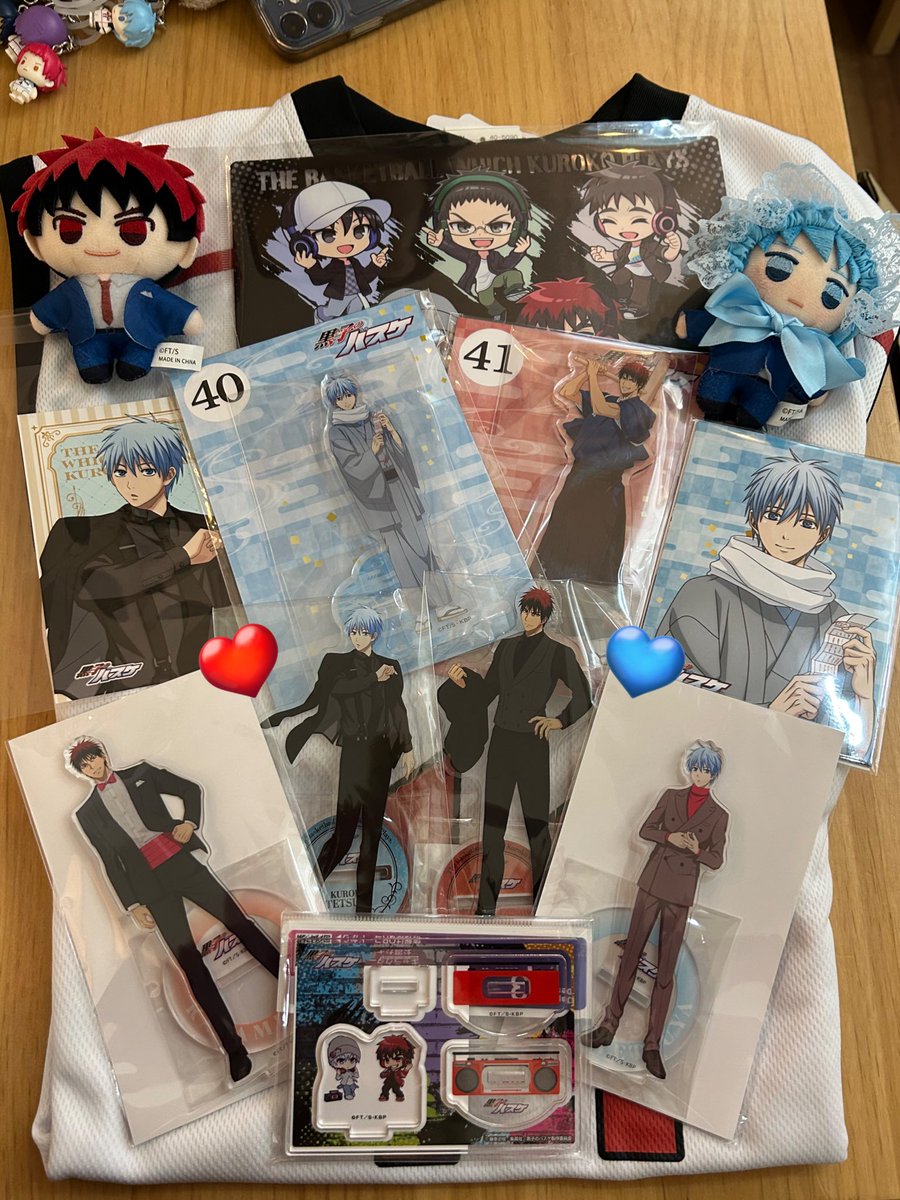 아 왔어요 왔어요••• 화흑이들이 왔어요!!!
실물을 마주하고 이 은혜,, 평생 갚지 못할 거라는 결론이••• 정말 감사합니다ㅜㅜ🩵👼🪽
이번 점페 진짜 너므 예쁘다... 사랑해...