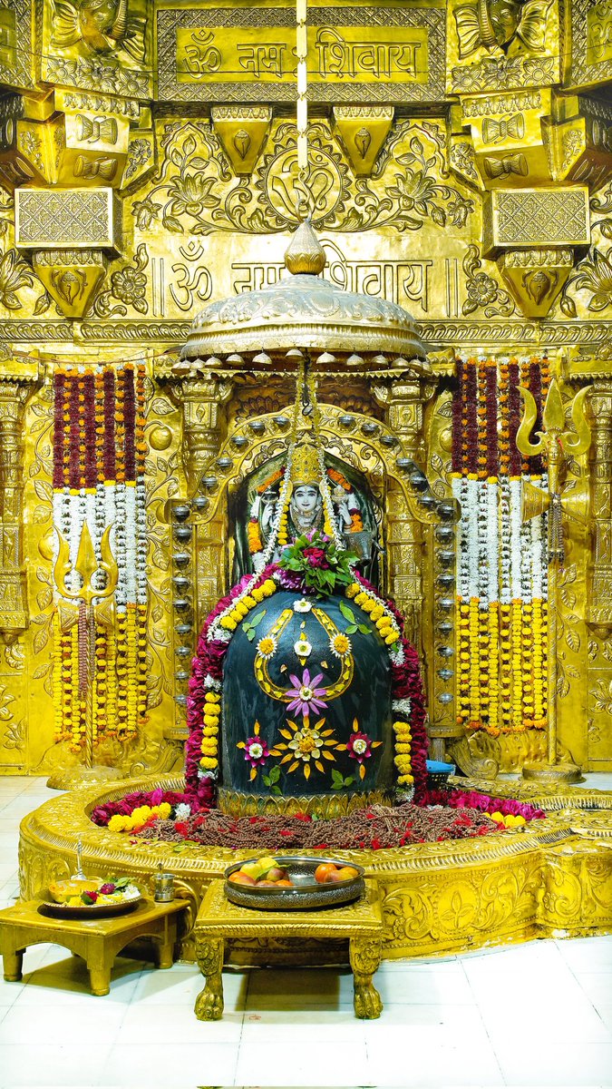 श्री सोमनाथ महादेव मंदिर,
प्रथम ज्योतिर्लिंग - गुजरात (सौराष्ट्र)
दिनांकः 07 जनवरी  2026, पौष कृष्ण पंचमी - बुधवार
प्रातः श्रृंगार
01267084
#somnath #mahadev #shivji
#bhakti #somnathlivedarshan #SomnathTempleOfficial