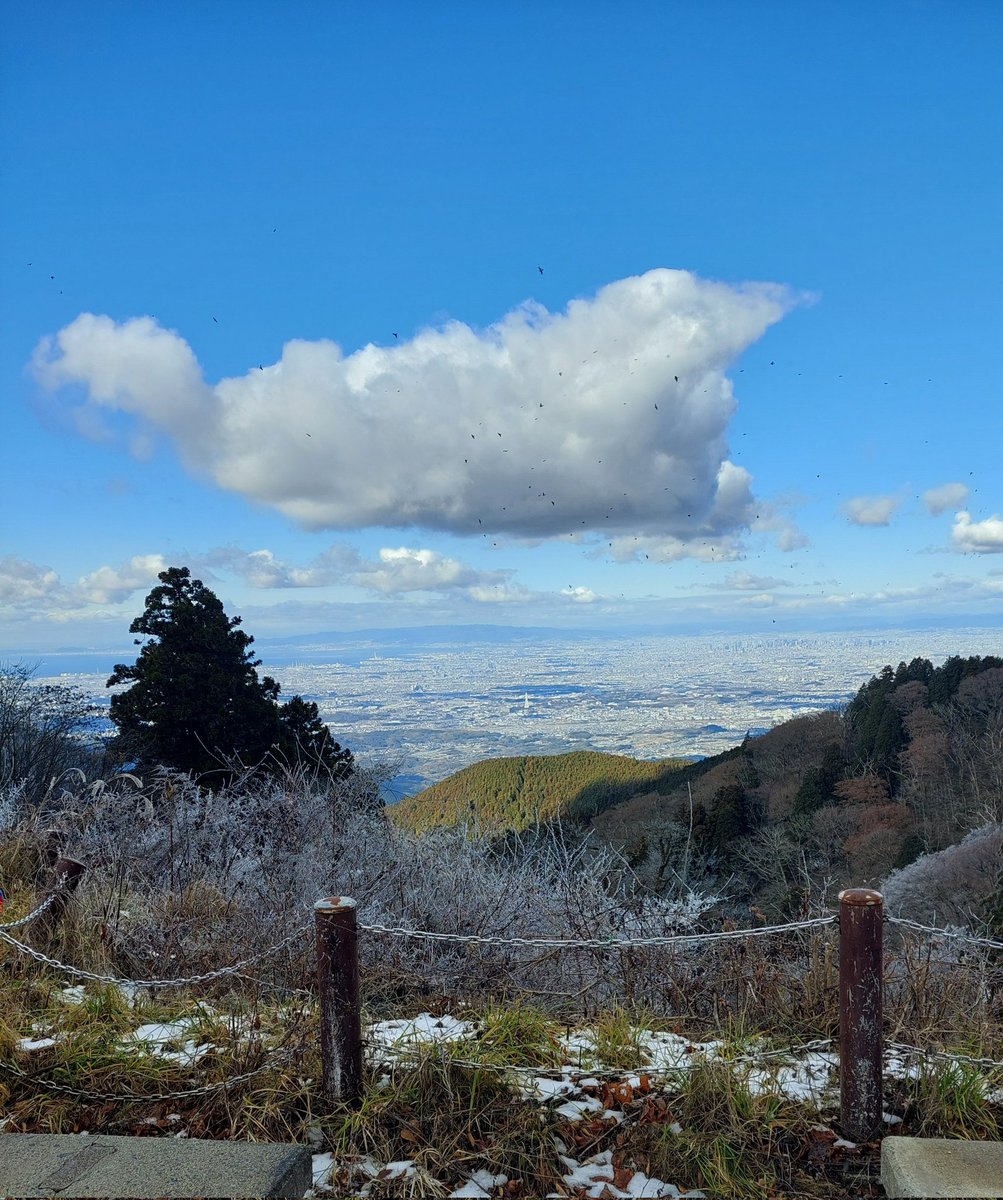 tekarii's tweet photo. 今年最初の山は金剛山、積雪の山頂は穏やかで展望も最高でした。 https://t.co/KYnB2nTSVL