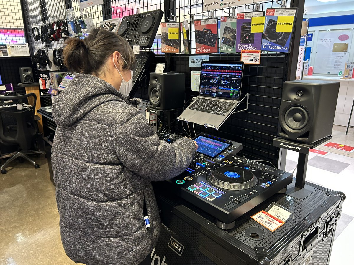 gqkute's tweet image. デート中NG行為ランキング第1位「DJ」