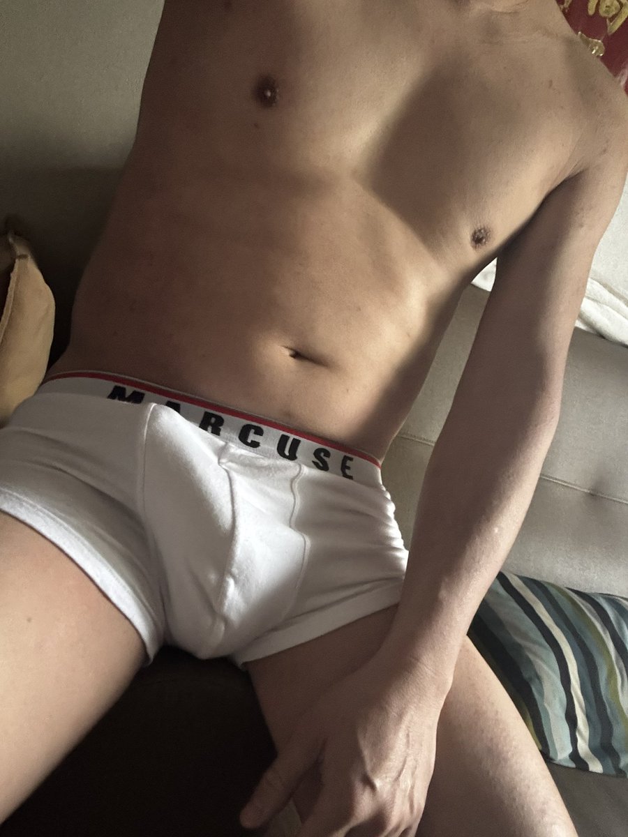 冷冷的還是要拍勃起照