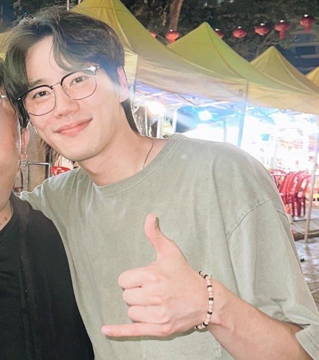 WHAT WAS IN THE KUALA LUMPUR AIR TO MAKE JUNYOUNG THIS BOYFRIENDABLE GOD ?!/&amp;’