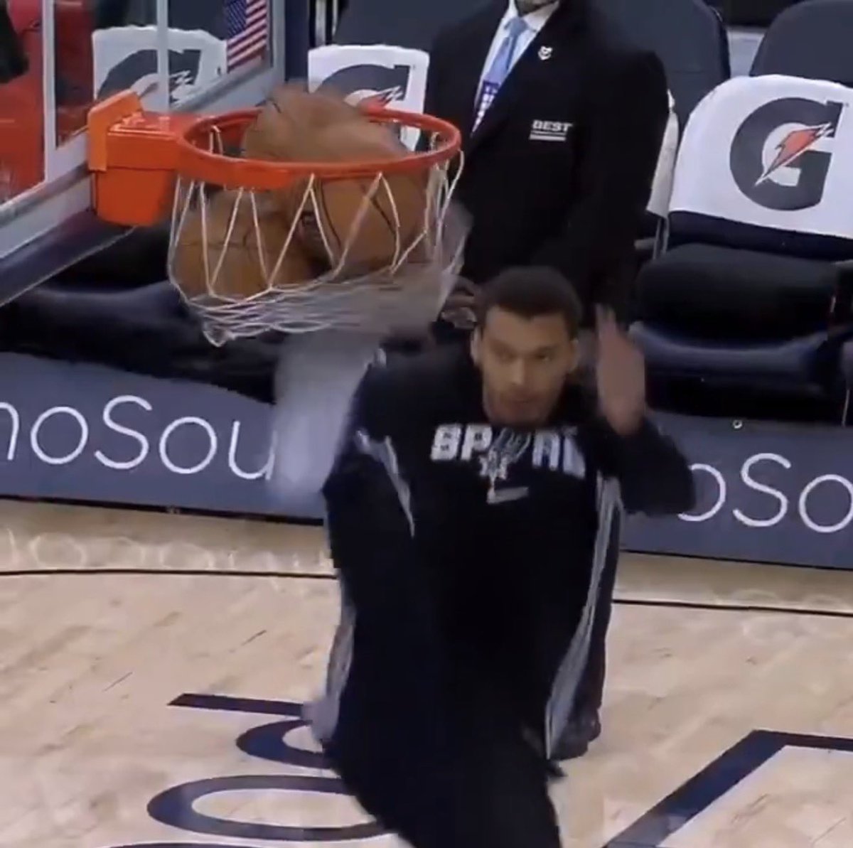 HaterReport_'s tweet image. Dawg what did these Monks do to Wemby 😭