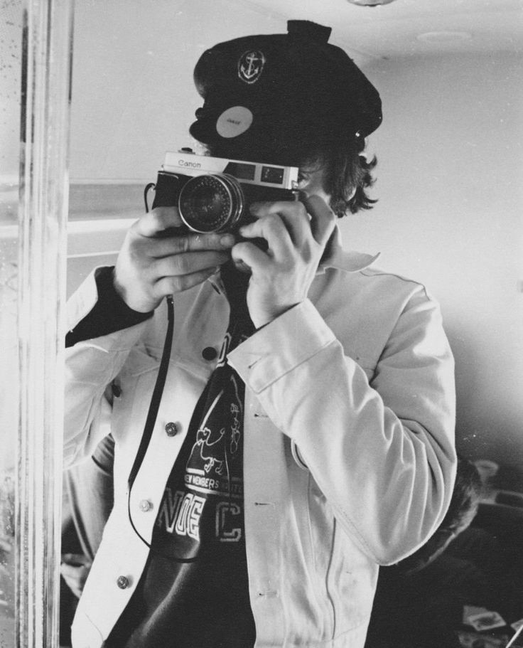 tt_vohan's tweet image. Pergunta: "Por que tantas pessoas costumam dizer "seu parceiro não tem livre arbítrio"?

Porque eles querem desesperadamente acreditar que podem controlar as decisões de alguém. E porque coaches inescrupulosos tentam tirar proveito financeiro do estado emocional vulnerável dessas…