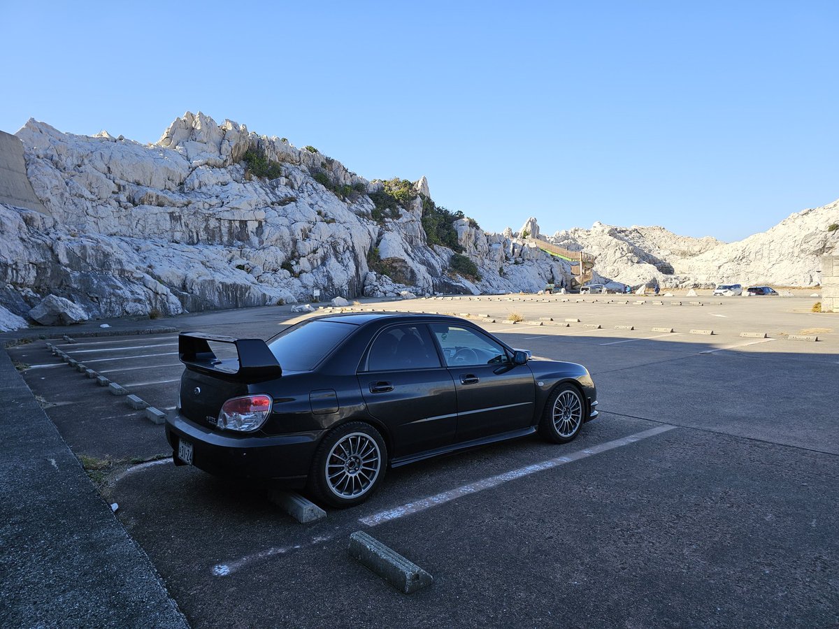 _rokkun_'s tweet image. なんか白い