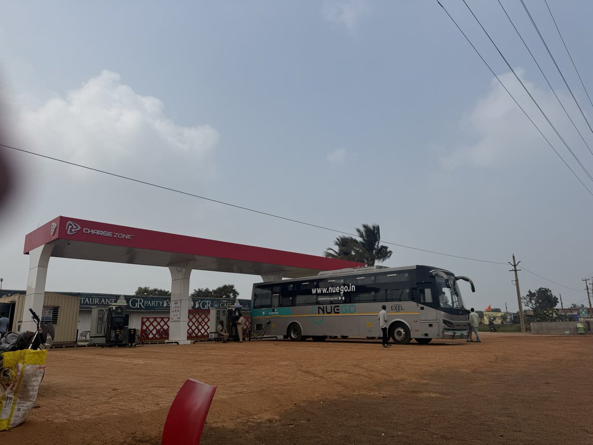 venkatespelluru's tweet photo. Electric bus full of passengers waiting for charge new ⛽️ era people adopting change’s #ElectricVehicles #greenfuel https://t.co/Gji26wsAeP