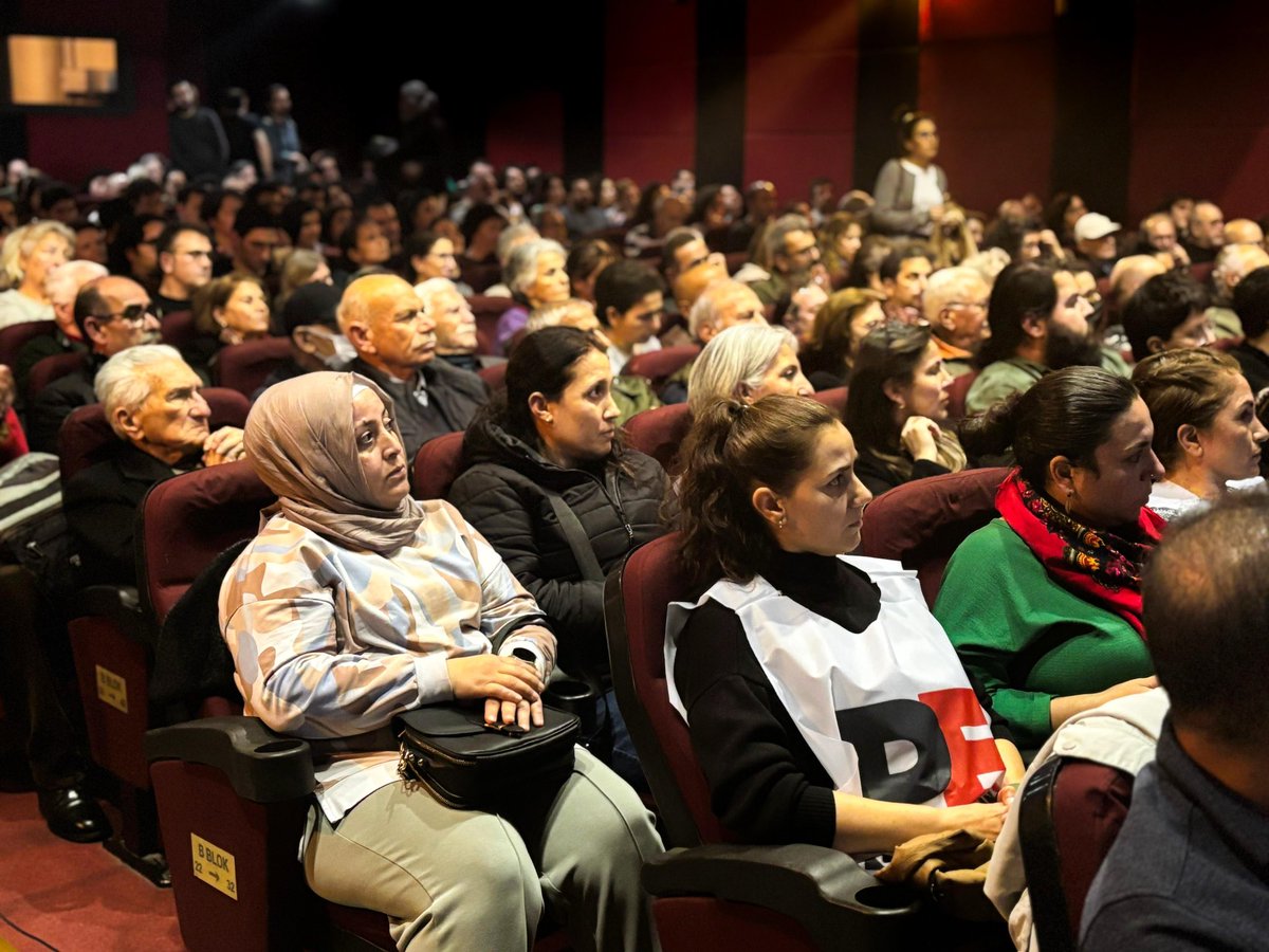 🇨🇺Dün akşam Konak Nâzım Hikmet Kültür Merkezi’nde, José Martí Küba Dostluk Derneği’nin ev sahipliğinde Küba Devrimi’nin 67. yılı için bir araya geldik. Venezuela’daki son gelişmelerin gölgesinde gerçekleşen buluşmamız, dayanışmanın ve ortak mücadelenin önemini bir kez daha