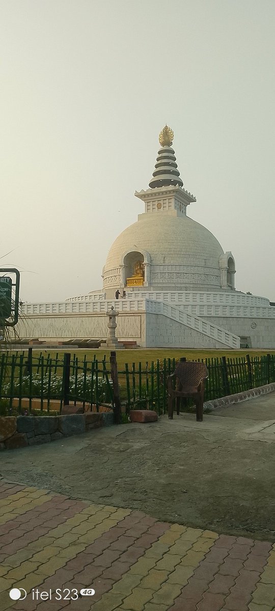 MeeraInsha725's tweet photo. गौतमबुद्ध मंदिर
#गौतमबुद्ध
#मंदिर
#tempal https://t.co/FNcBHp5U44