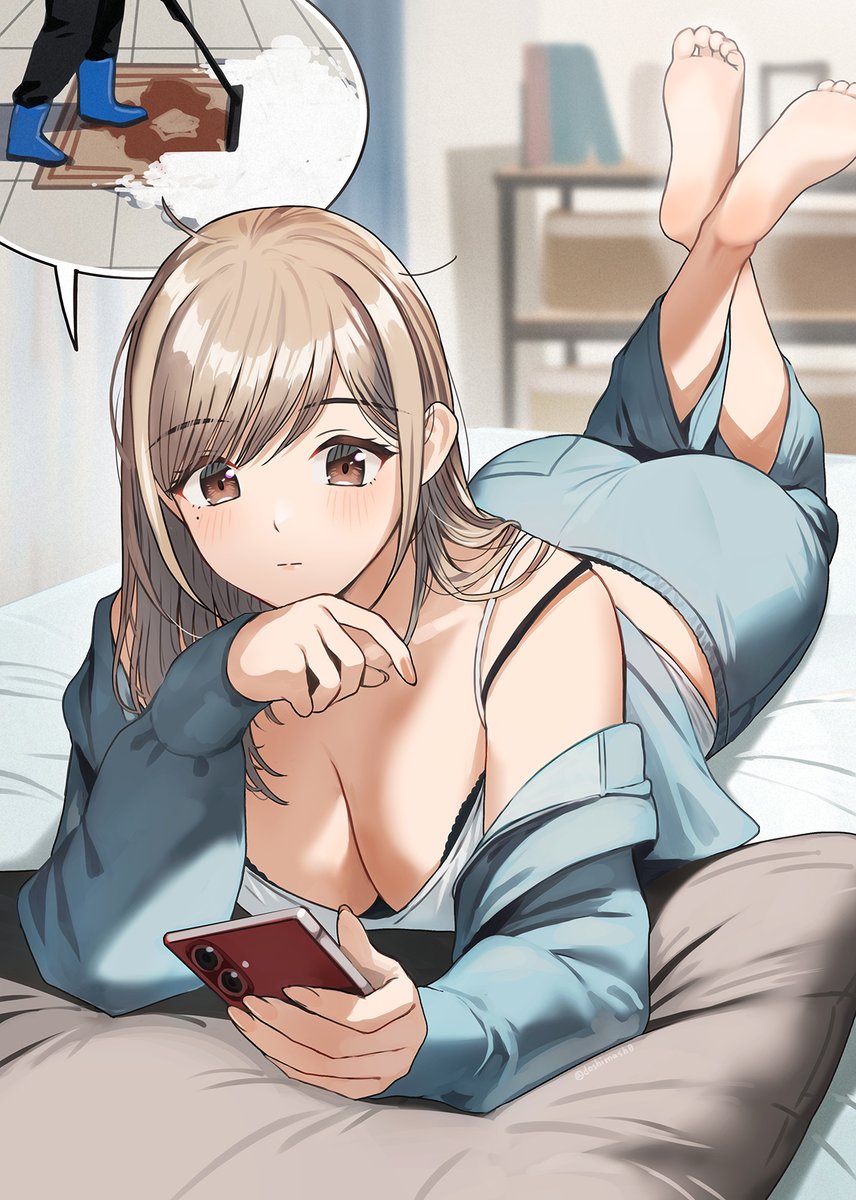 休日、ひたすら絨毯をクリーニングする動画をぼーと見ちゃう赤織さん 