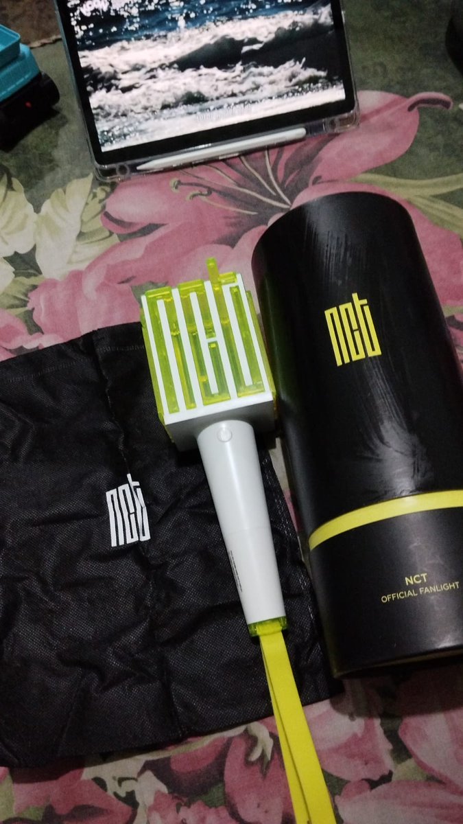 chcheese_'s tweet photo. 𝐖𝐀𝐍𝐓 𝐓𝐎 𝐒𝐄𝐋𝐋✨💸
- lightstick nct ver 1/450k (belum pernah dipakai konser samsek)
- album haechan savory unsealed fullset 130k 
- POB SMTOWN&amp;STORE Haechan 130k

📍Medan
🍊 bisa oren
💌 cek kondi n nego by dm 

tag. wts lightstick album nct haechan https://t.co/jwCBB15vK1