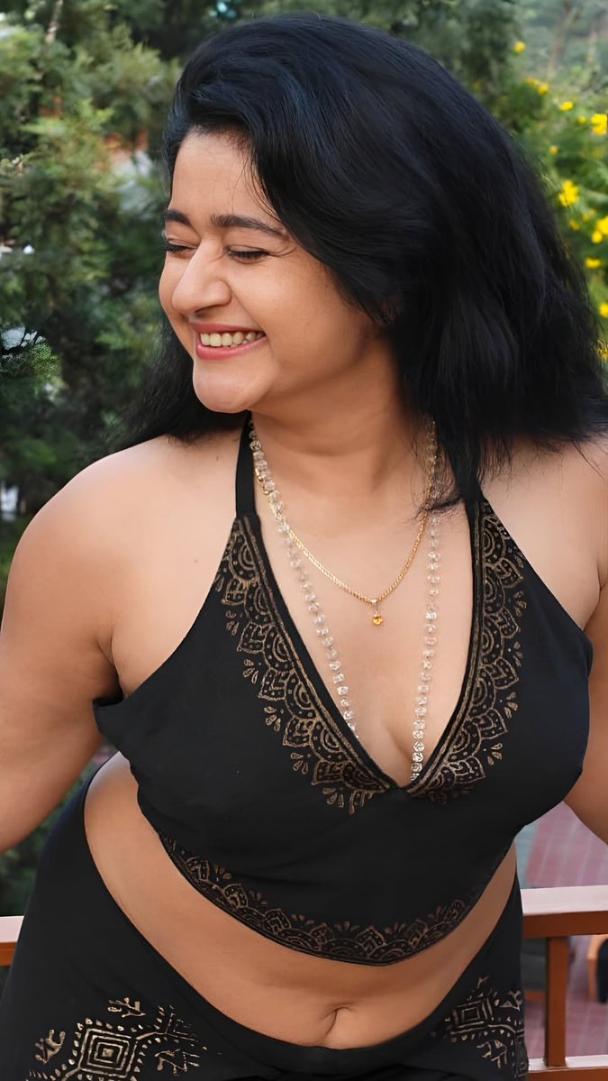 Filmyzone21's tweet image. 𝗚𝗼𝗼𝗱 𝗔𝗳𝘁𝗲𝗿𝗻𝗼𝗼𝗻 𝗠𝘆 𝗗𝗲𝗮𝗿 𝗫 𝗙𝗮𝗺𝗶𝗹𝘆 😍🥰💖 
⭐ 𝗣𝗢𝗢𝗡𝗔𝗠 𝗕𝗔𝗝𝗪𝗔 🛐
♻️ 𝗥𝗧 🔂 💯 🔙

#PoonamBajwa #poonam