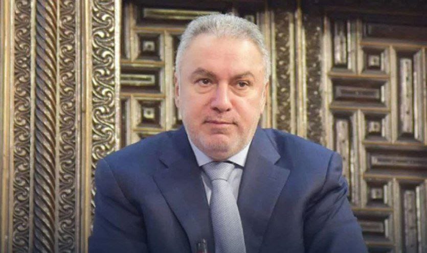 الخبر الذي أعلنه #محمد_حمشو ( والذي تقصد يعلنه) عن توقيعه اتفاقية مصالحة شاملة مع الحكومة ، تسبب بغضب على نطاق واسع بين جمهور الثورة ، لكون محمد حمشو كان شريكا أساسيا في تمويل مليشيات #بشار_الأسد .
هل مافعلته الحكومة يستحق منا هذا الهجوم ؟ 
اولا من الناحية الشرعية: 
الرسول صلى