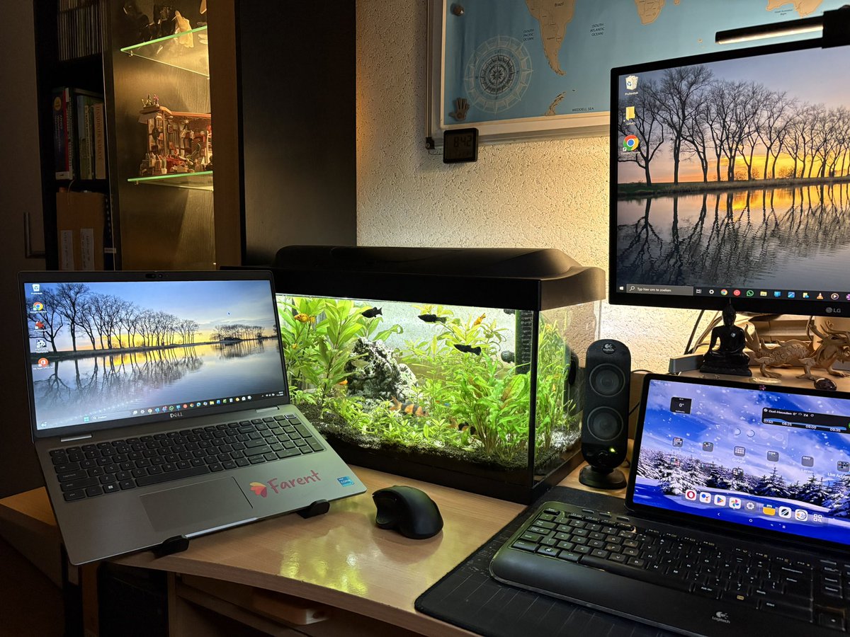 KimDevriesere's tweet image. Goedemorgen vandaag kantoor aan huis……💻⌨️📱 #codeoranje #sneeuw #thuiswerken