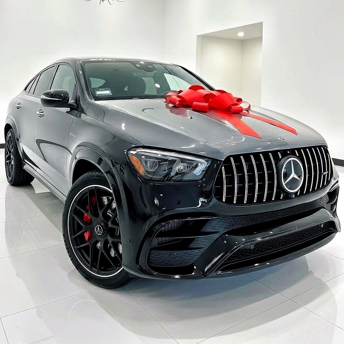 autochat360's tweet image. AMG GLE 63 S Coupe in black is a Perfect Gift❤️