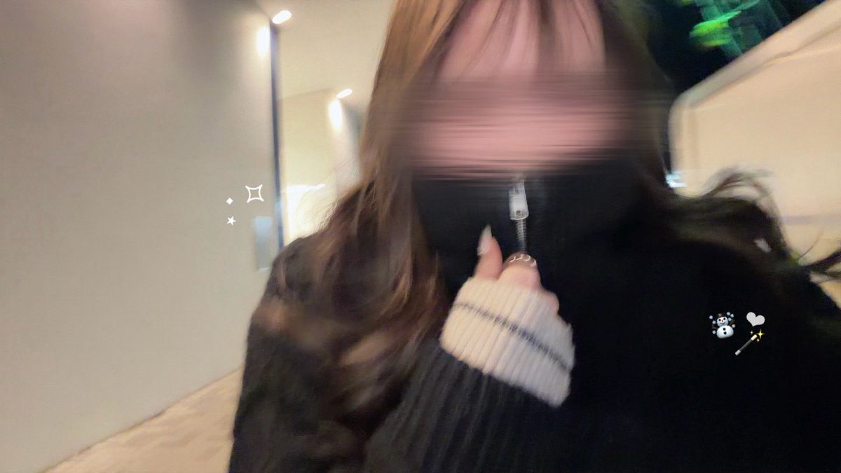 cu_xli's tweet photo. ディズニーにも着ていったGUのケーブルニットブルゾン、上までジッパーあるからこうやって着れて夜冷え込んだ時超助かった߹𖥦߹ 値下げして￥1,490になってる破格すぎ⸝‍⋆ https://t.co/d6lSJMcREq