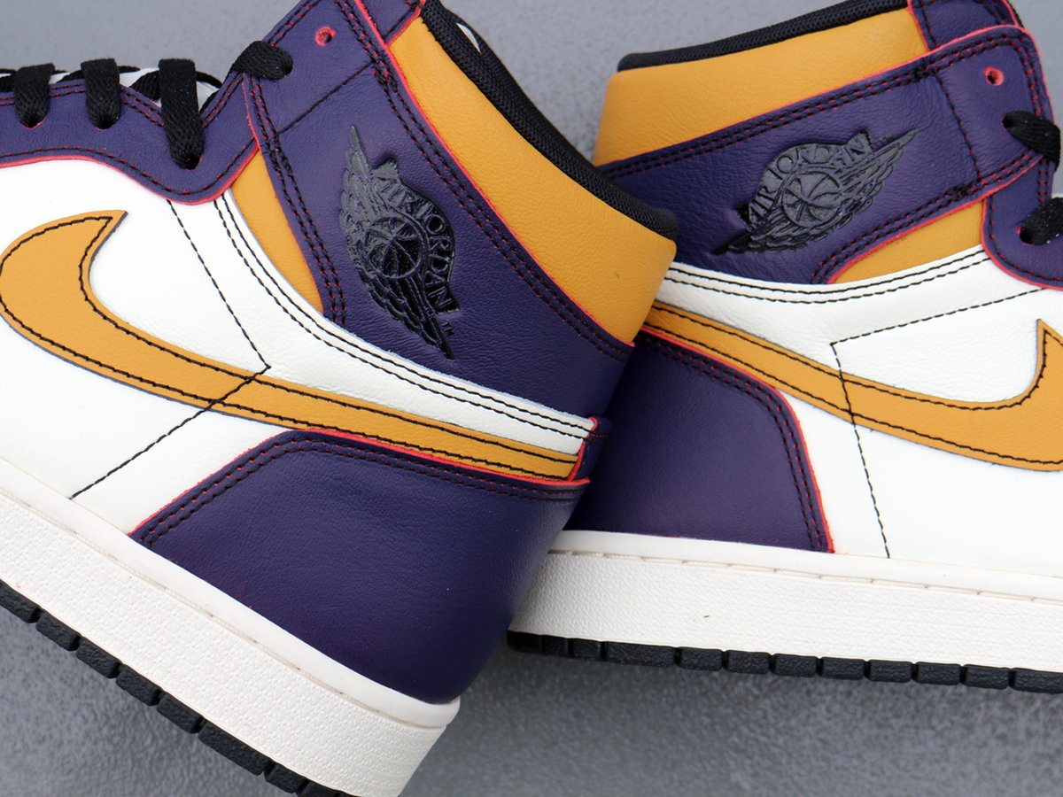 AIR JORDAN 1 RETRO HIGH OG DEFIANT NIKE SB所属のライダーTHEOTIS