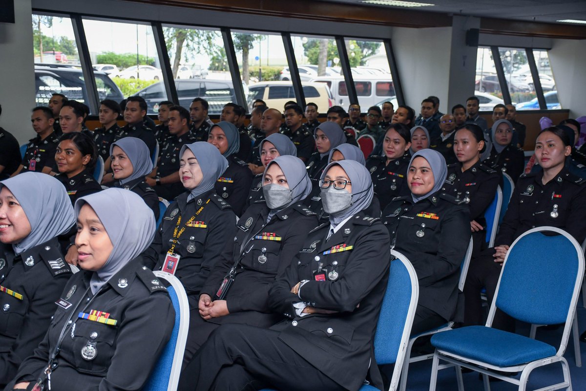 7 Januari 2026 (Rabu) | Majlis Perhimpunan Bulanan Agensi Kawalan dan Perlindungan Sempadan Malaysia (AKPS) KLIA Bil. 1/2026 telah diadakan pada jam 9.00 pagi bertempat di Dewan Besar AMC.