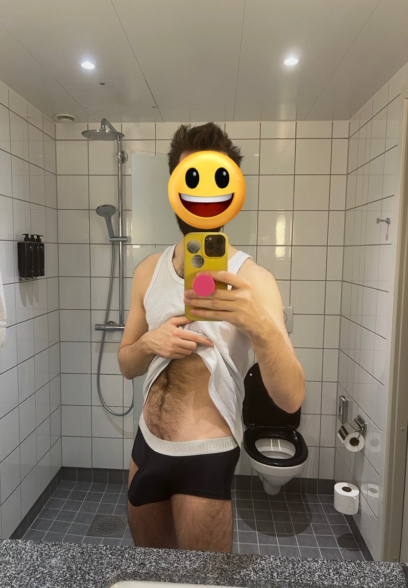 7pointfive's tweet image. Does my bulge look insane to you?