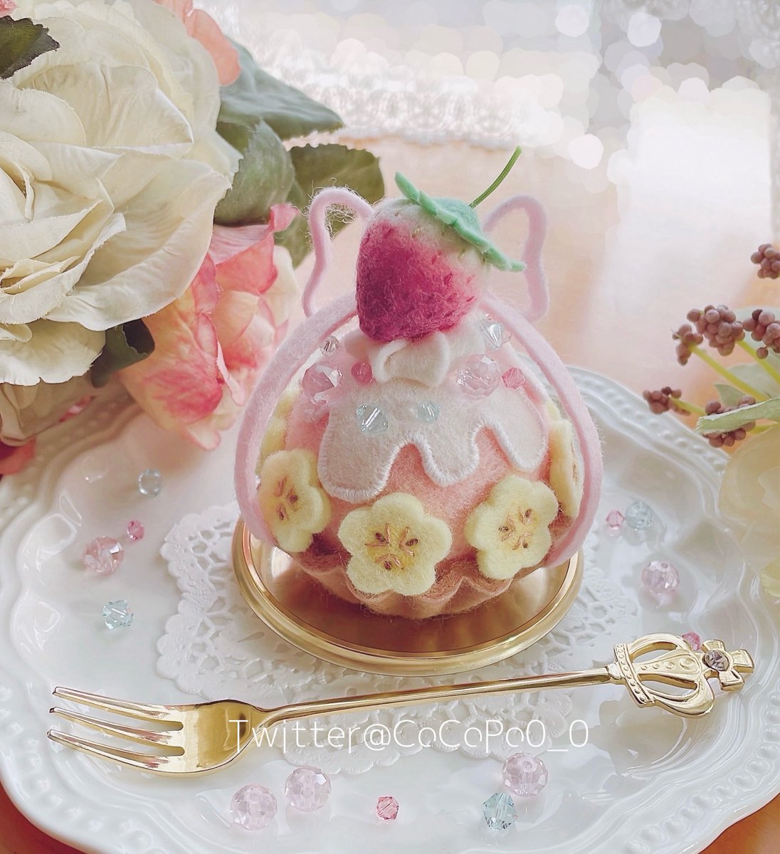 CoCoPo0_0's tweet photo. 針山の新作（完成品）の販売ページを公開しました！

1/9（金）夜7時〜販売開始です🪡✨

これまで針山は抽選販売でしたが、今回は先着順となります🙇‍♀️よろしくお願いします！

🍰https://t.co/ZOP4RNnhR2 https://t.co/b8FN6cI5OQ