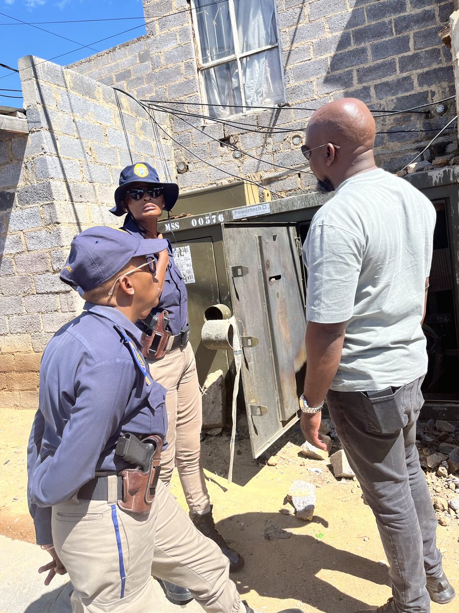 COCmarema's tweet photo. The Chair of Chairs in the City of Johannesburg, Cllr Adolph Marema, is overseeing the decommissioning of a mini sub transformer in Ward 116, Alexandra, following a week-long power outage.

#OversightInAction
#ByLawCompliance
#SafeCommunities
#BuildingJoburg https://t.co/ldfS9yC3pH