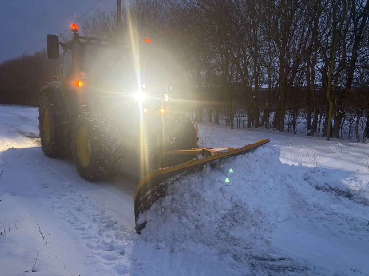 It might look pretty, but the snow can cause havoc for people, not least making really difficult driving conditions. 🌨️

We’ve been out clearing the local area making sure the roads are clear for motorists. 

It’s very icy out there today so do take care! ❄️