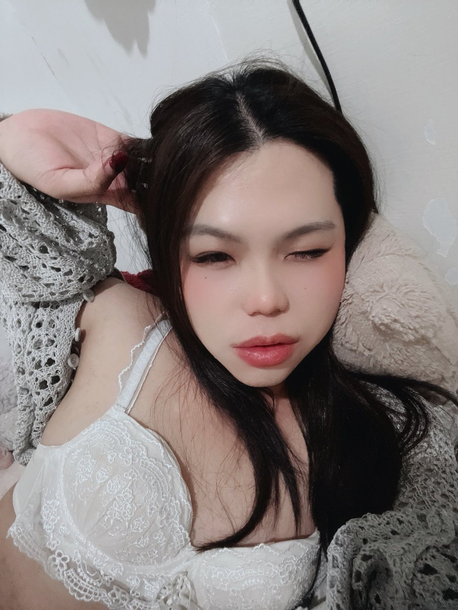 hellobb0403's tweet image. 這天氣好適合窩窩床
最近的近況分享一下
不然大家都說我消失了
上班賺錢（你們又不抖內）
下班燕雲十六聲（走火入魔）
有事跟朋友吃飯聊天，自己採購
最近恢復健身，可以一起🏋🏻
我喜歡什麼類型的（大家都知道吧）
生活小忙小充實，喜歡塞滿的感覺😌

#偽娘 #高雄 #單男 #交友 #無照不回