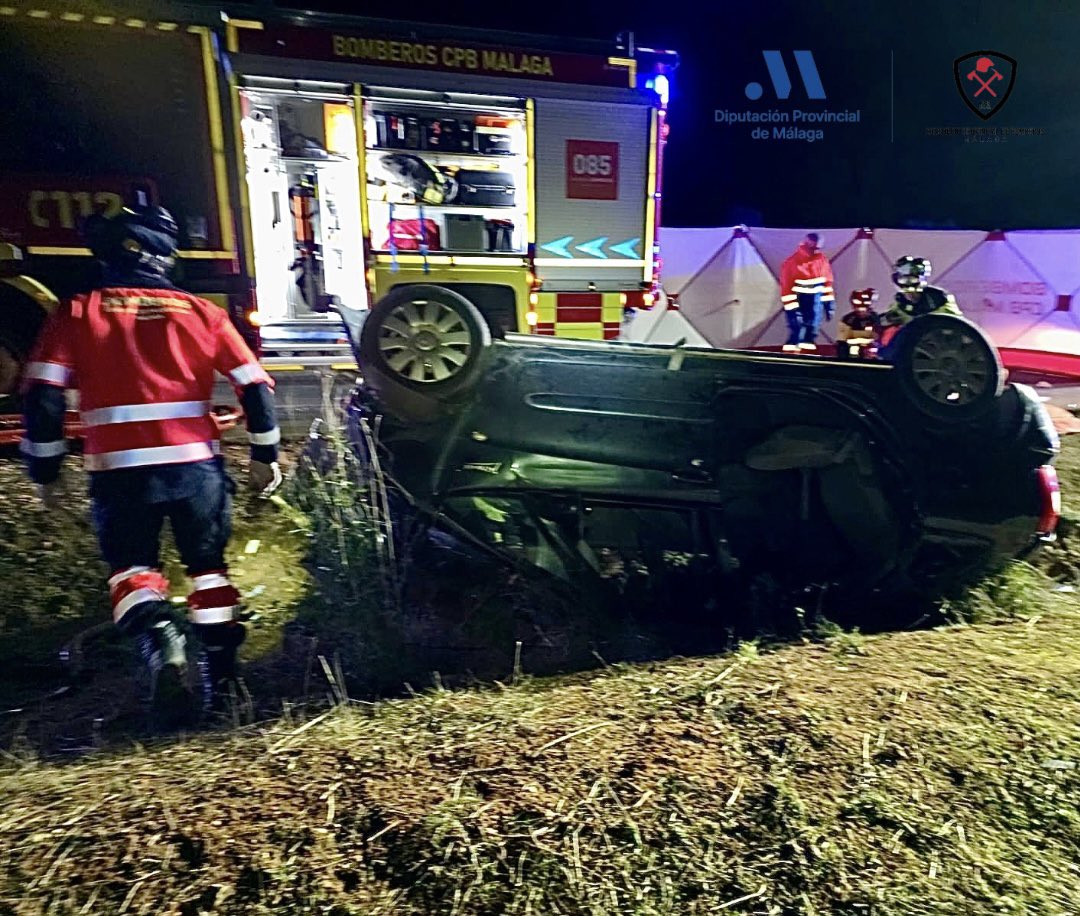cpbmalaga's tweet image. Nuestras dotaciones #Campillos y #Antequera intervienen por accidente en A-384, Km.115, de Antequera
Colisión frontal de dos turismos; uno con 4 ocupantes, otro con 2, todos atrapados
Los excarcelamos para ser trasladados por #ServiciosSanitarios

#CPBMálaga @diputacionMLG