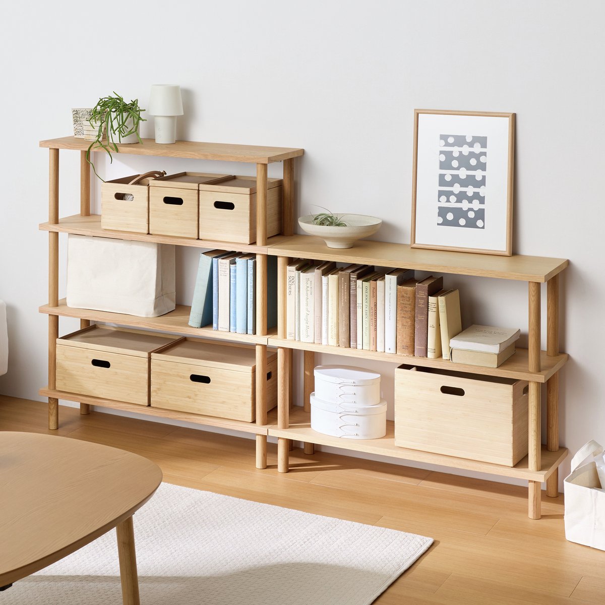 ダリ、無印棚 棚板に脚をくるくると回して取り付けるだけで簡単に組み立てられる