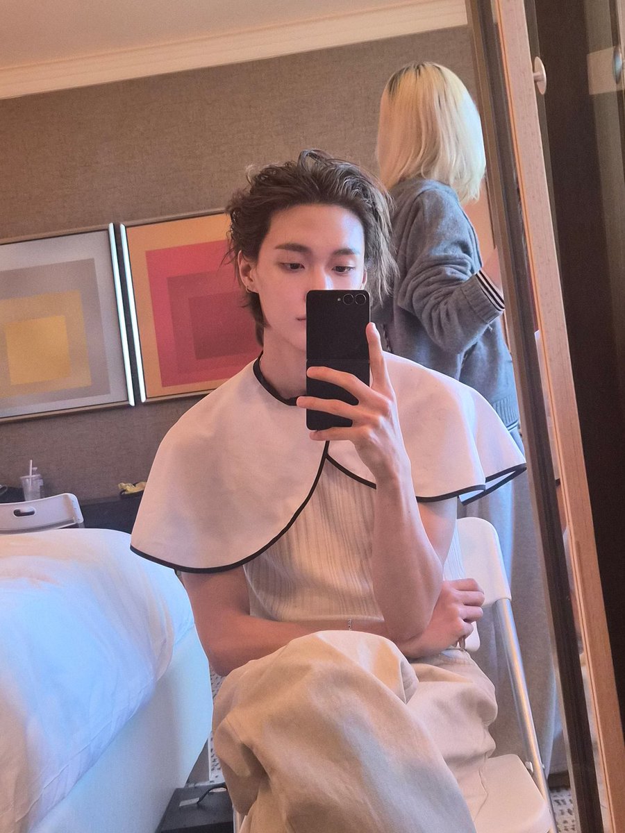 ยังไม่เสร็จอีกเหรอ 
พี่ยืนรอมาครึ่งชั่วโมงแล้วนะ

                                               รอไม่ได้ก็ไม่ต้องรอ