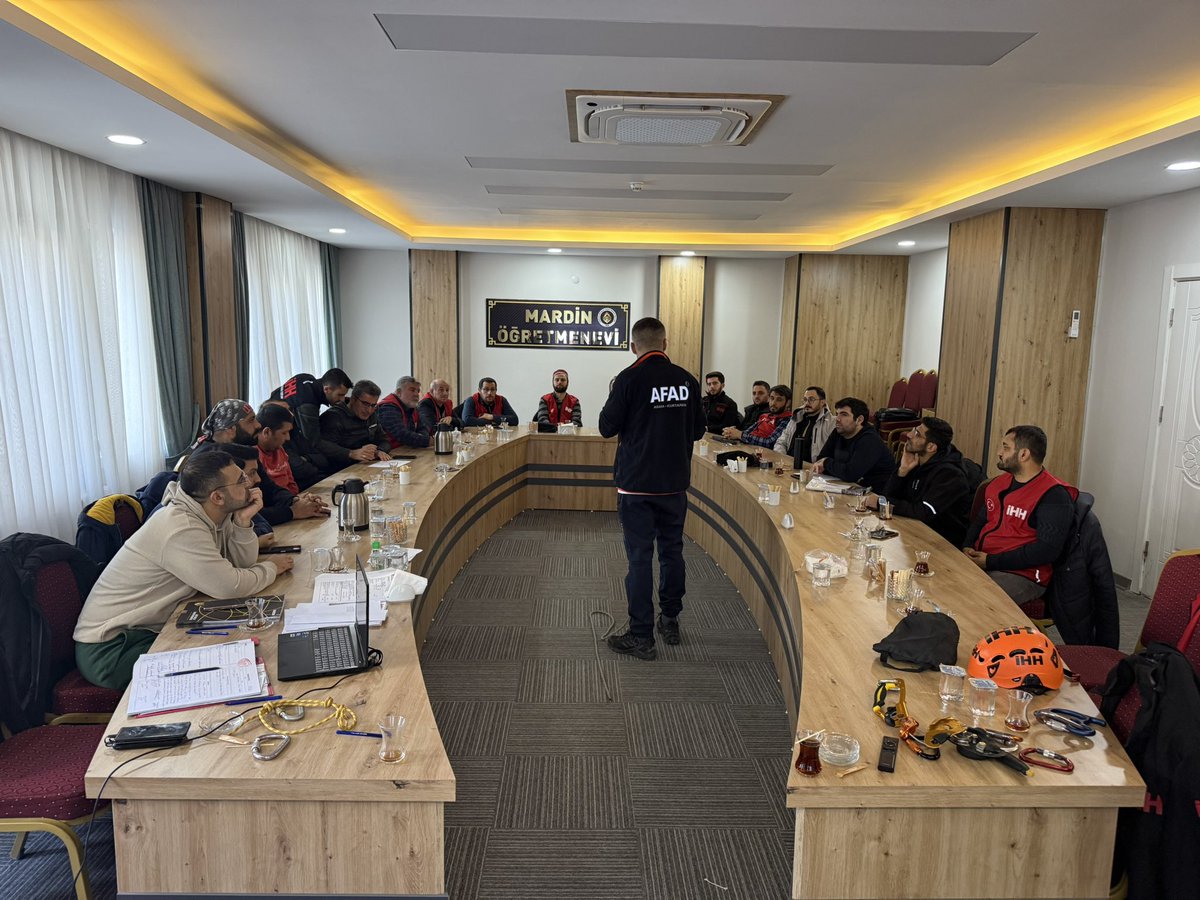 Bismillah…
Mardin İHH olarak AFAD akreditasyon sürecimiz için ilk adımı attık.

Afet anlarında daha hazır, daha güçlü ve daha profesyonel bir şekilde sahada olabilmek adına eğitim ve hazırlık sürecimizi kararlılıkla sürdürüyoruz.

Rabbim hayırlara vesile eylesin. 🤲

#MardinİHH