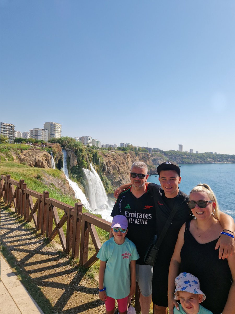 bartnowak79's tweet photo. 5οΈβ£ years sober today π Couldn't have done it without the support of my wonderful missus and my beautiful children. Love you guys, and thank you for always being there for me π«Ά π¨βπ©βπ§βπ¦
#Teetotal #5YearsSober #SoberLife https://t.co/EiE3FdvJIe