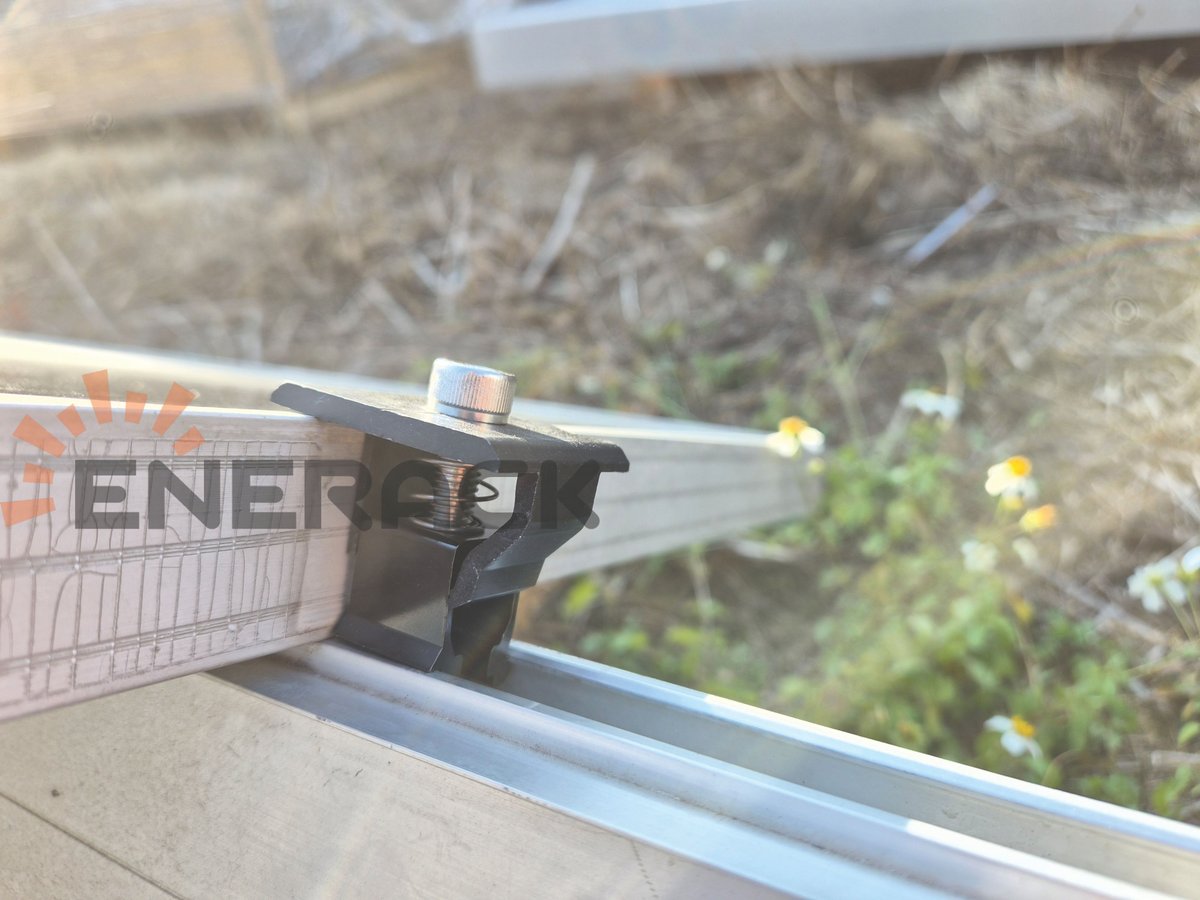 Enerack1's tweet photo. Inner and end integrated clamp kit ERK-EMI.
(silver and black anodizing option)
#Enerack #SolarSolutions #Solarmounting #Solarracking #PVmounting #PVStructure #Solarbracket #solarinstallation #solarsystem https://t.co/7V6Cq0IyiI