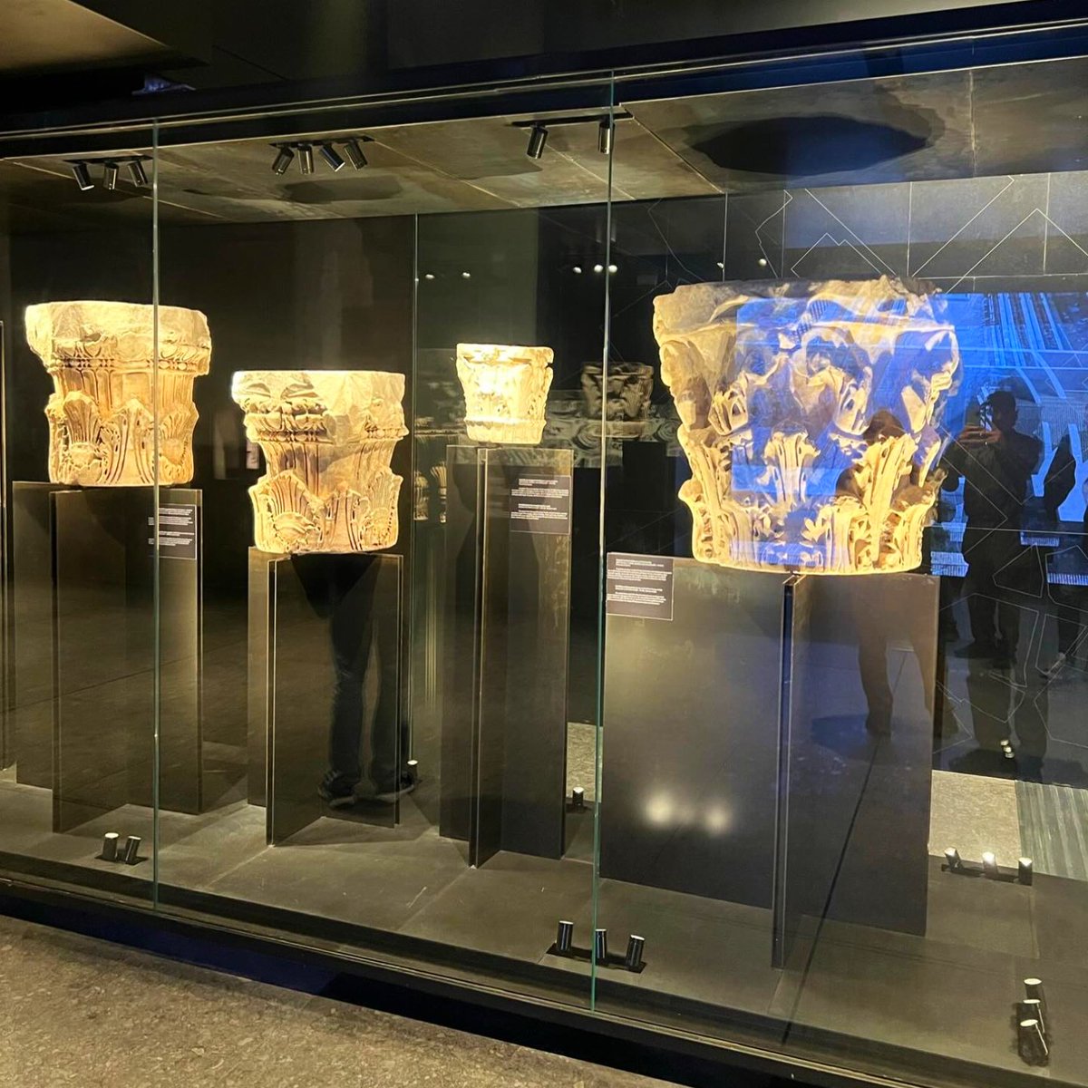 Trip's tweet image. Subway expansion projects in Rome frequently reveal layers of ancient history beneath the city. So, the Colosseum station became more than a stop — it’s now an active archaeological site.

Commuters can literally time-travel while waiting for the train, surrounded by history and…