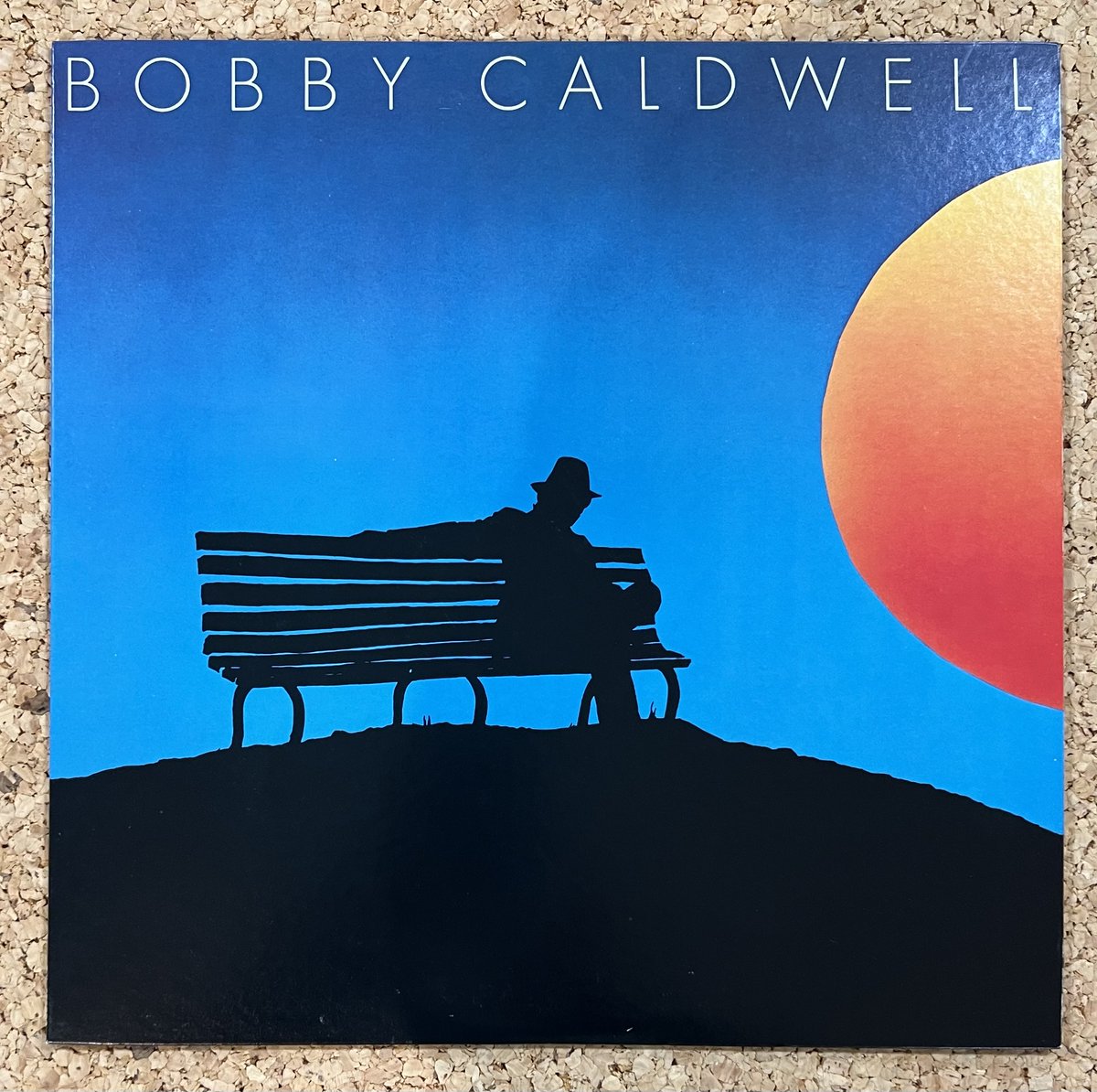 musicshowaUsed's tweet photo. Bobby Caldwell/Evening Scandal(25AP1354)

AOR/ソウル・ポップの王道サウンド。メロディ重視でありつつ、R&amp;B的なグルーヴも感じられる。ヴォーカル表現の豊かさが魅力。70〜80年代のソウルフルなサウンド好きに。Bobby Caldwell の魅力がぎゅっと詰まった名盤デビューアルバム。 https://t.co/K8Pk47dbzM