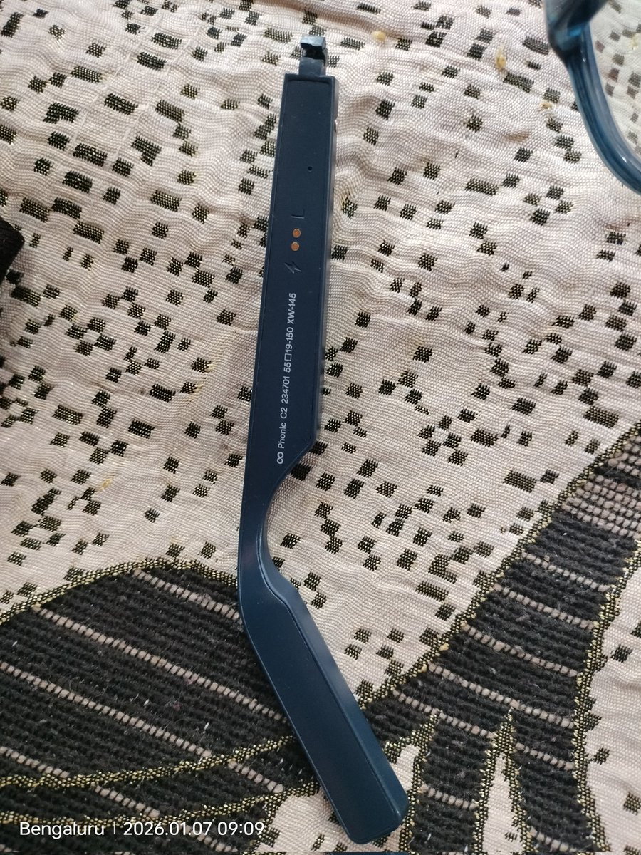 pawansen12's tweet photo. @Lenskart_com Purchased a premium phonic frame on 10 Sept 2025. Shocked to find it broken today due to poor inbuilt quality under normal use. This is unacceptable for a “premium” product. Expecting replacement/refund. https://t.co/b1S00WgYc5