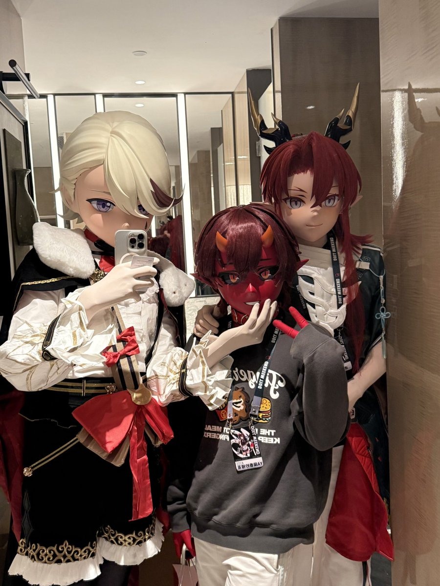 「三只红色小男孩」

林尼：我<a href="/LoveRanRannn/">然然の贝果🥯</a> 
红色魅魔：<a href="/Yakiiiwww/">YA屎香柠檬茶</a> 
余宝宝：<a href="/Frozen_coffeeee/">速冻de咖啡</a> 

#kigurumi #着ぐるみ #Genshin_Impact #DW13